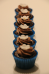 Schokoladen-Cupcakes mit Himbeerfüllung